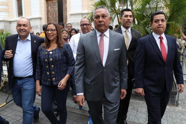 El chavismo se reincorpora a Parlamento venezolano tras más de 2 años ausente