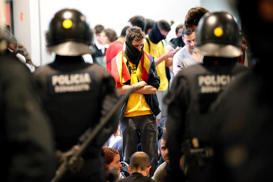 Protestas en las calles de Cataluña se tornan más violentas