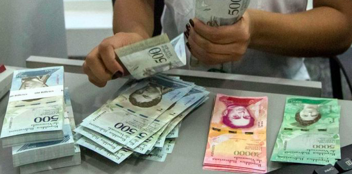 Régimen de Nicolás Maduro aumenta en un 375 % el salario mínimo legal