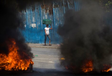 Puerto Príncipe amaneció con incendios y barricadas por protesta