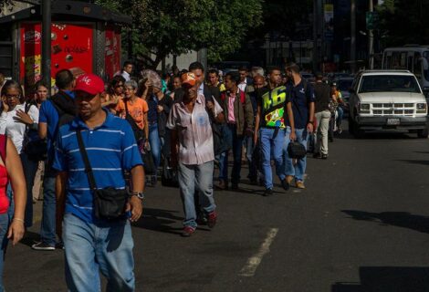 Aumento del salario en Venezuela solo es un "paño caliente"