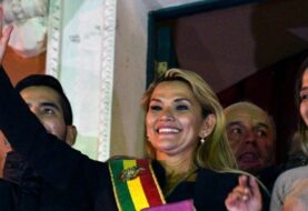 Jeanine Áñez asume la presidencia de Bolivia de forma interina