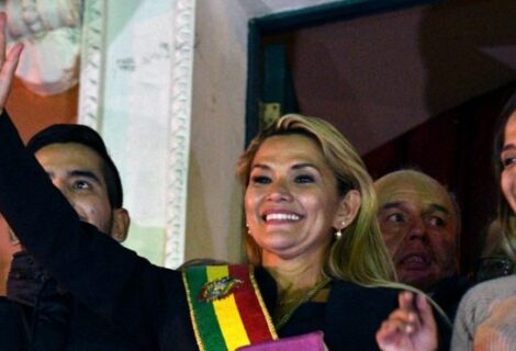Jeanine Áñez asume la presidencia de Bolivia de forma interina