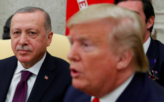 Erdogan cree que la oposición a Trump intenta destruir relaciones con Turquía