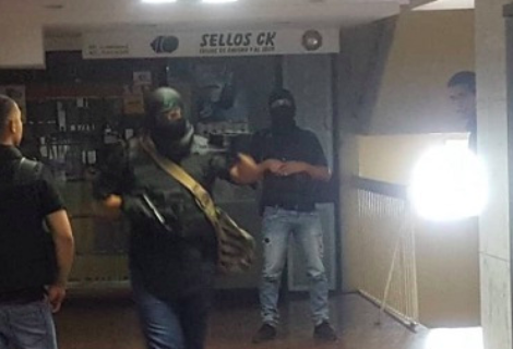 Fuerzas de seguridad de Venezuela irrumpen en la sede del partido de Guaidó