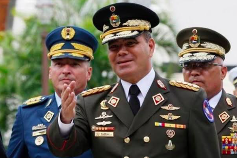 Ministro de Defensa de Venezuela descaradamente pide el «cese de las balas» en Latinoamérica