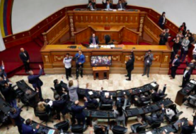 Pelea en el Parlamento venezolano por intervención de legisladores españoles