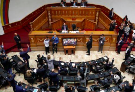 Pelea en el Parlamento venezolano por intervención de legisladores españoles