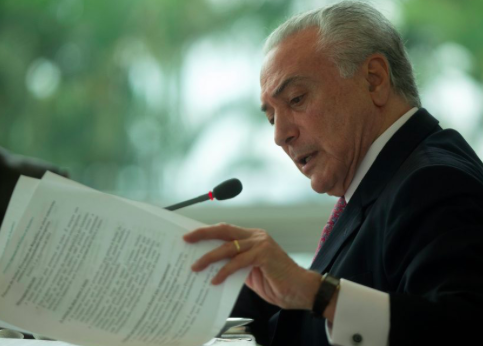 Temer: «No hay la menor posibilidad de perder la democracia en Brasil»