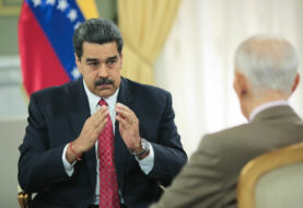 Maduro asegura que negocia con Guaidó para resolver la crisis