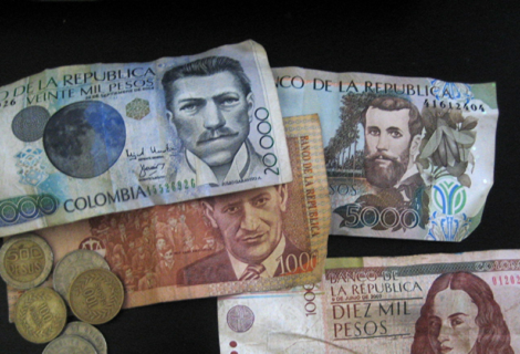 Monedas de Chile, Colombia y Brasil se deprecian ante el dólar