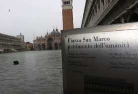 Venecia cierra la emblemática plaza de San Marcos por nueva subida del agua