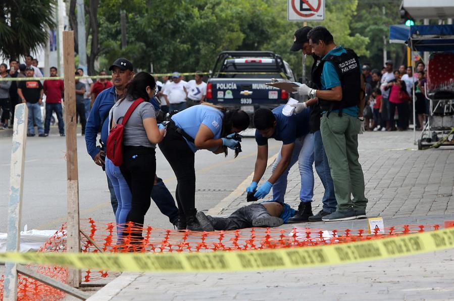 Un muerto y siete heridos en ataque armado en Cancún