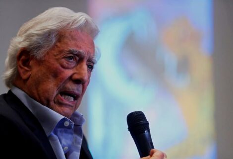 Cuba "en cualquier momento" da una "sorpresa", dice Vargas Llosa