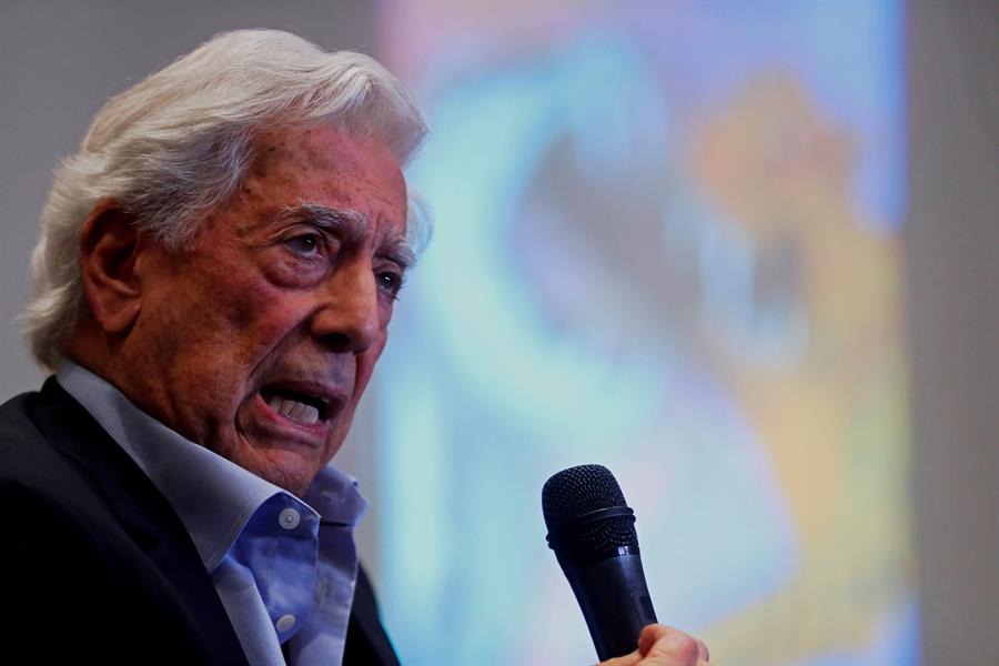 Cuba «en cualquier momento» da una «sorpresa», dice Vargas Llosa