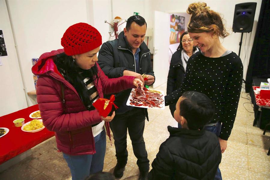 Refugiados y solicitantes de asilo celebran la Navidad en Madrid