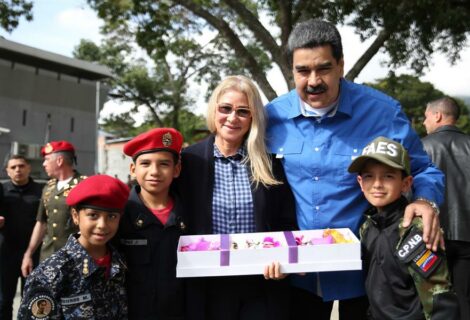 Maduro condena "injerencia" de Borrell y Bachelet en Venezuela