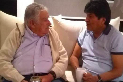 José Mujica se reúne con Evo Morales durante su visita a Ciudad de México