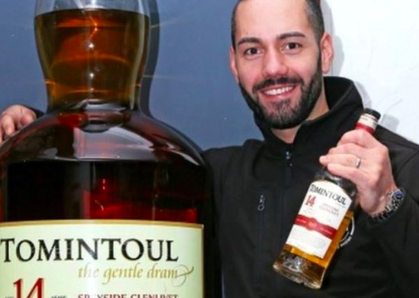 Subastan la botella de whisky escocés más grande del mundo por 20 000 dólares