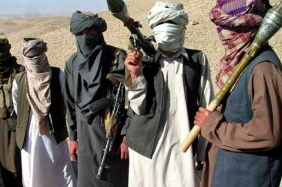 Talibanes afirman que el alto el fuego está fuera de la negociación con EEUU