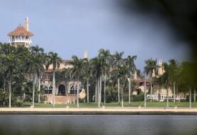 Policía detiene a mujer de China por invasión en el club de Trump de Florida