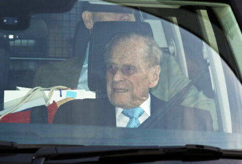 Duque de Edimburgo abandona el hospital tras cuatro días ingresado