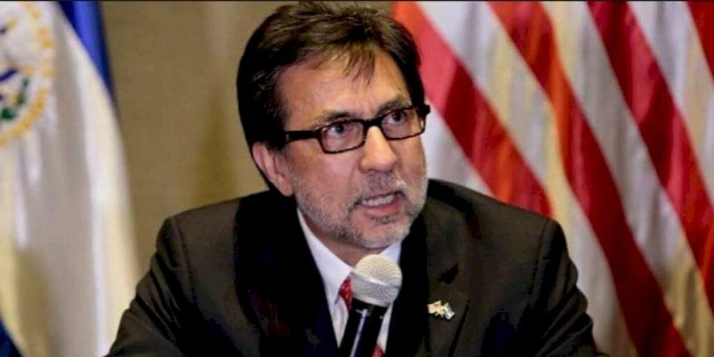 Embajador de EEUU insta a los guatemaltecos a reflexionar sobre la pobreza