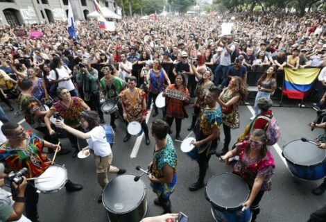 Concierto "Medellín resiste cantando" mantiene vivas protestas contra Duque