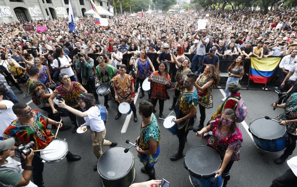 Concierto “Medellín resiste cantando” mantiene vivas protestas contra Duque