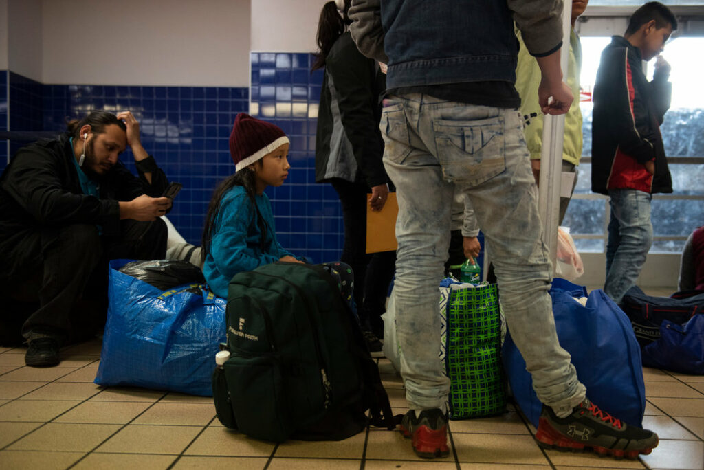 Desesperación crea nueva forma de llegar a EE.UU. a pedir asilo