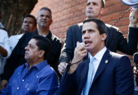 Guaidó califica de "novela" la acusación de Maduro