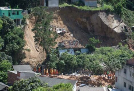 Al menos cinco muertos tras un deslizamiento de tierra en Brasil
