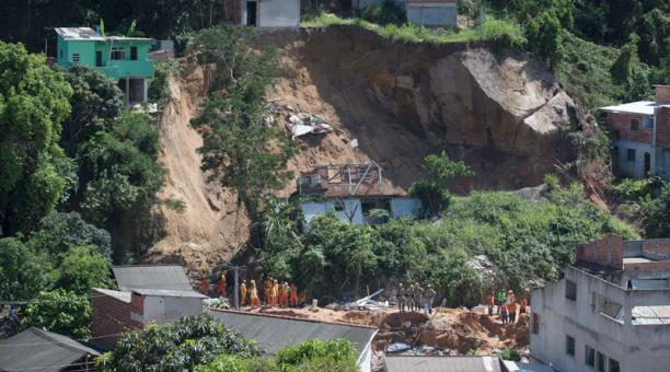 Al menos cinco muertos tras un deslizamiento de tierra en Brasil