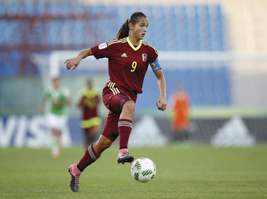 Deyna Castellanos está lista para el fútbol profesional