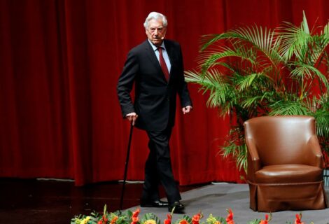 Para Vargas Llosa no hubo golpe en Bolivia y lo desconcierta crisis chilena