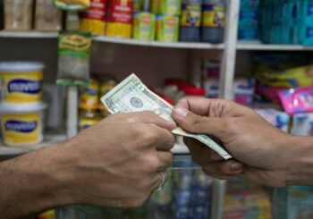 El dólar no frena la hiperinflación en Venezuela