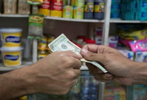 El dólar no frena la hiperinflación en Venezuela