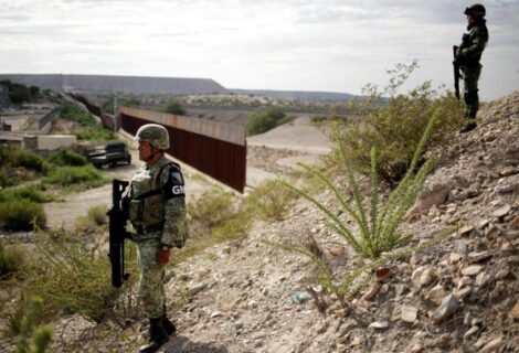 EE.UU. amplía el programa que devuelve a México a solicitantes de asilo