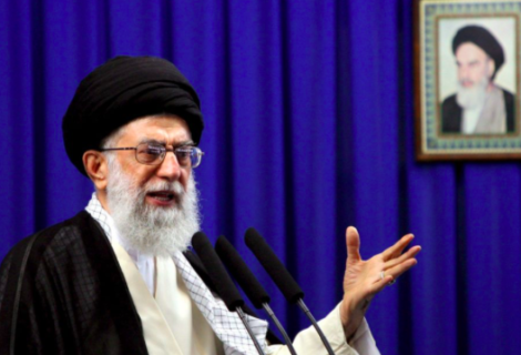 Jameneí añade tensión al conflicto de Irak y EEUU con su promesa de venganza