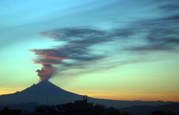 Reportan explosión en el volcán Popocatépetl en México