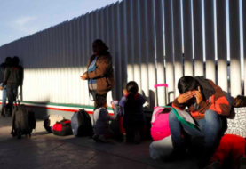 Miles esperan en México con miedo asilo de EEUU tras un año de nuevas medidas
