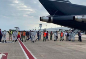 Deportan a 240 hondureños en dos aviones desde México