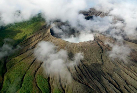 Volcán Rincón de la Vieja realiza una erupción de 2.000 metros en Costa Rica