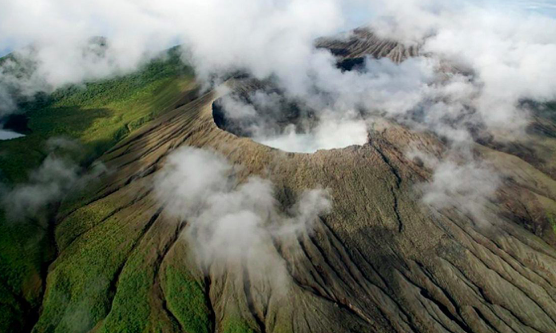 Volcán Rincón de la Vieja realiza una erupción de 2.000 metros en Costa Rica