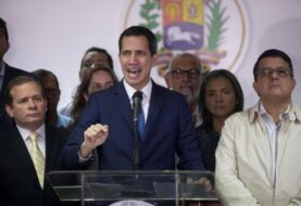 Guaidó intentará el martes entrar al Parlamento de Venezuela como presidente
