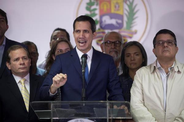 Guaidó intentará el martes entrar al Parlamento de Venezuela como presidente