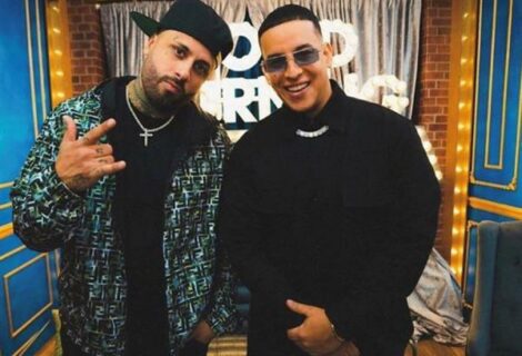 Daddy Yankee y Nicky Jam cantan en Times Square su nuevo éxito "Muévelo"