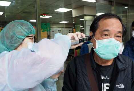 Wuhan lucha por más recursos contra un virus que infecta ya a 28.000 en China