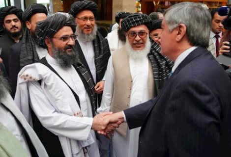 EE.UU. y los talibanes acuerdan reducir la violencia durante siete días