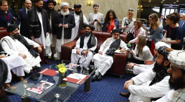 Talibanes anuncian que firmarán un acuerdo con EE.UU.